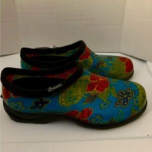 NWT blue floral waterproof rugged outdoor slip on sloggers clogs size 7@